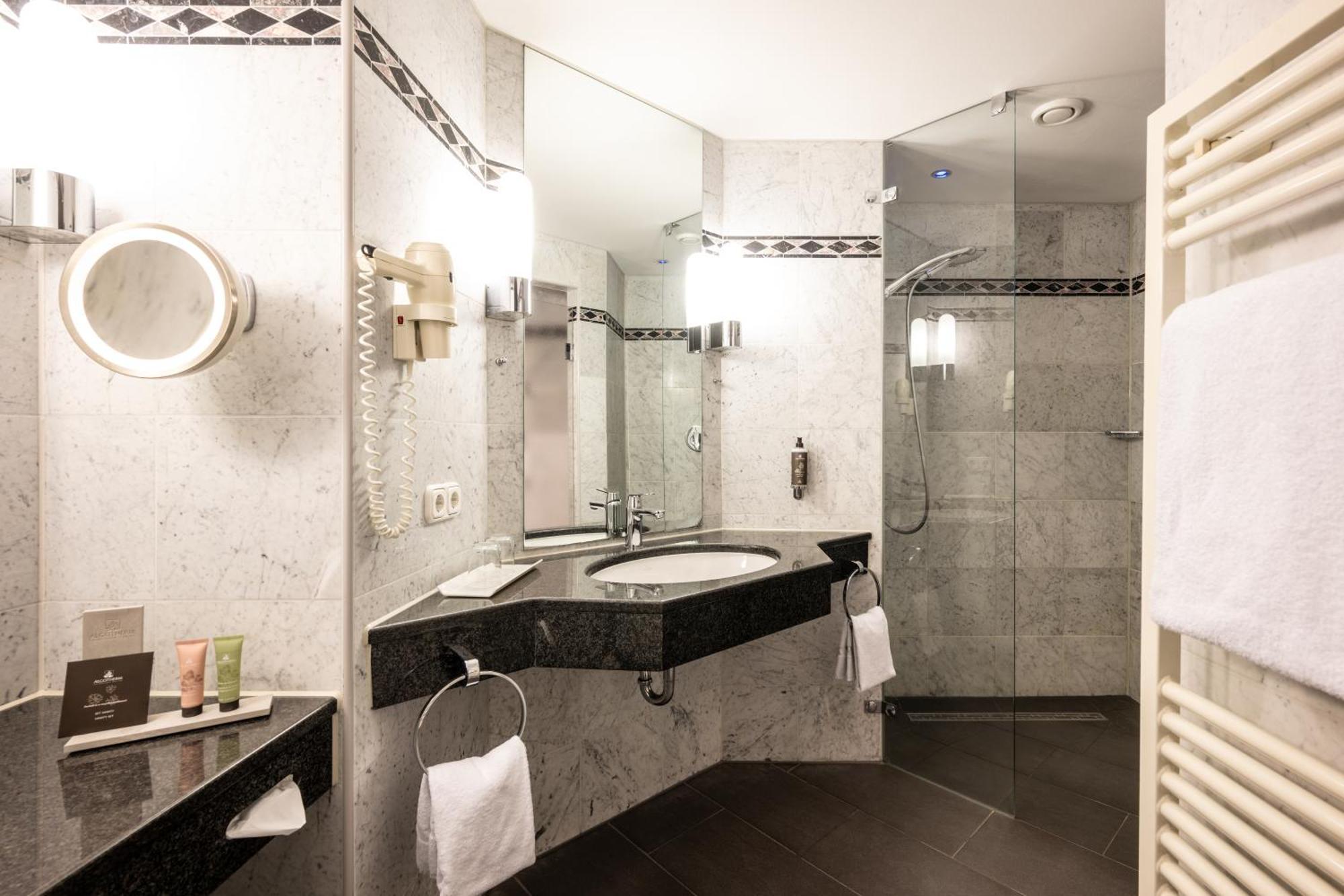 Hotel Herzogspark هيرتسوجيناوراخ الغرفة الصورة