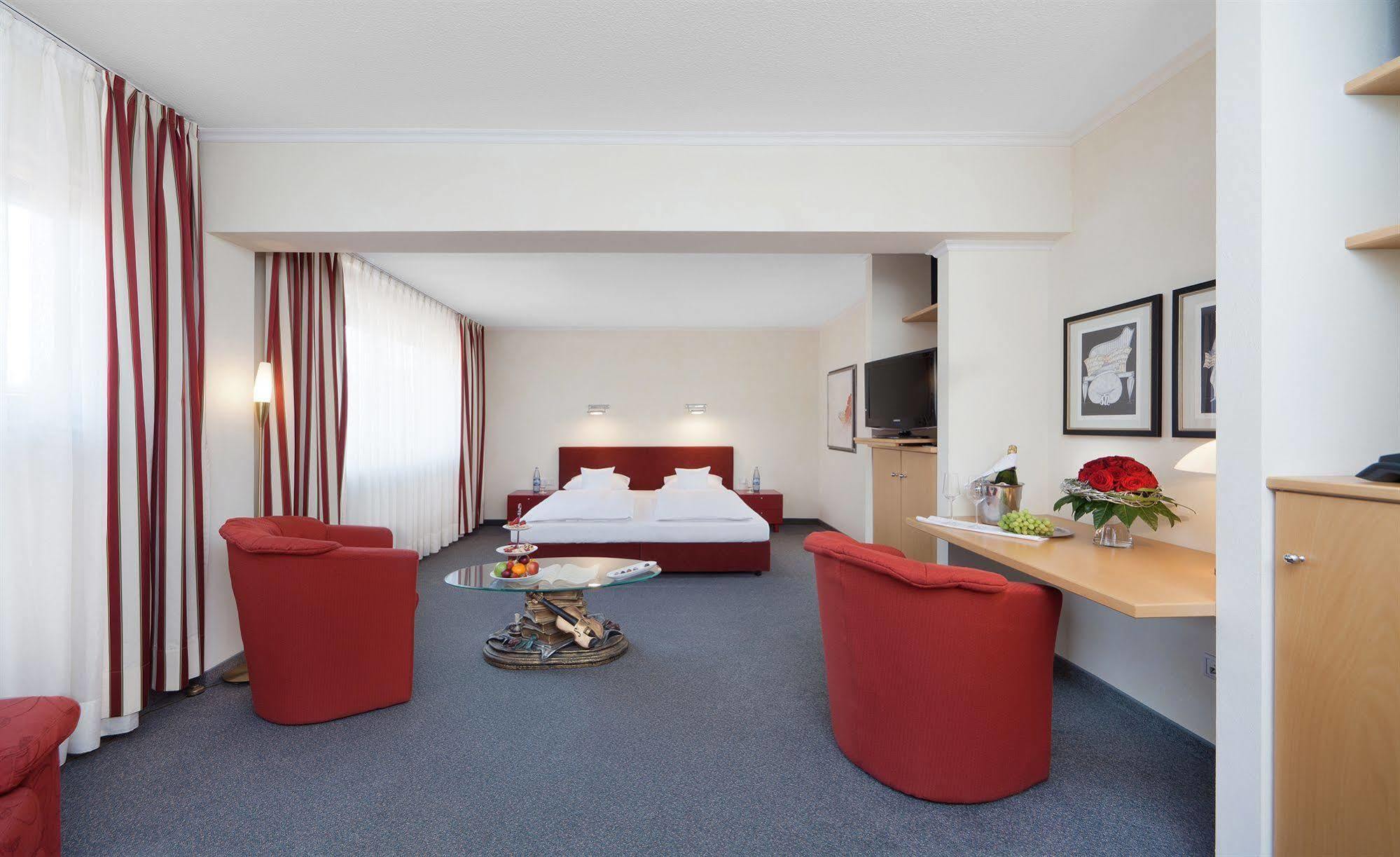 Hotel Herzogspark هيرتسوجيناوراخ المظهر الخارجي الصورة